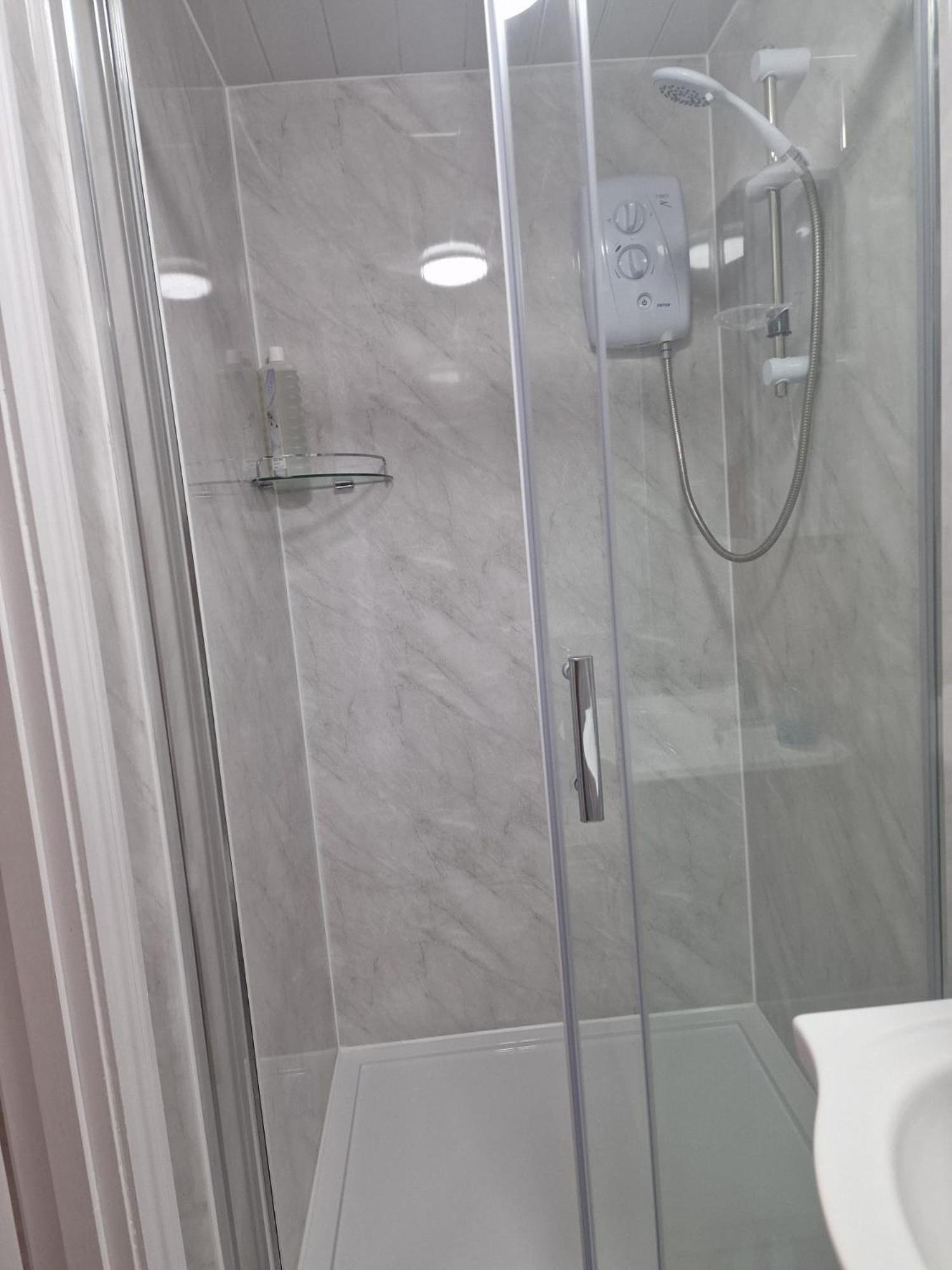 Studio Flat On Straight Road, Harold Hill, Havering Екстер'єр фото